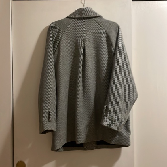 Grey/white striped H&M coat/shaket. Size Medium. - Picture 5 of 6